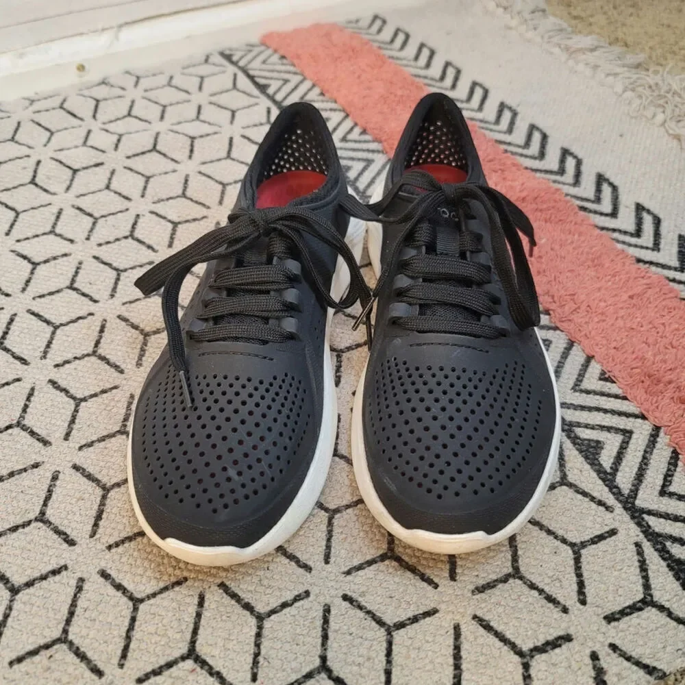 CROCS InMotion Pacer Sneakers in Black/Atmosphere, sz 8